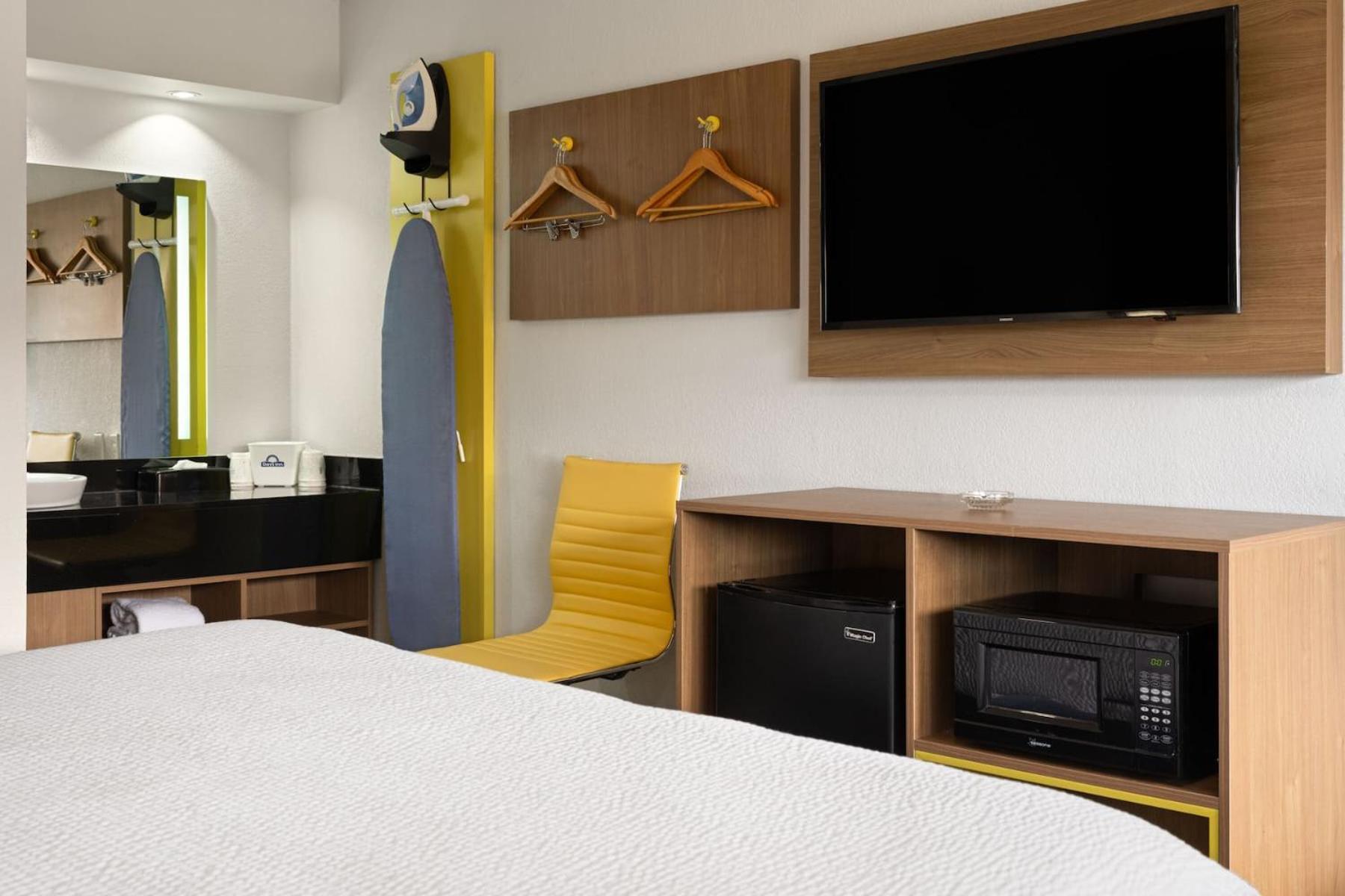 Days Inn By Wyndham Columbus Worthington Dış mekan fotoğraf