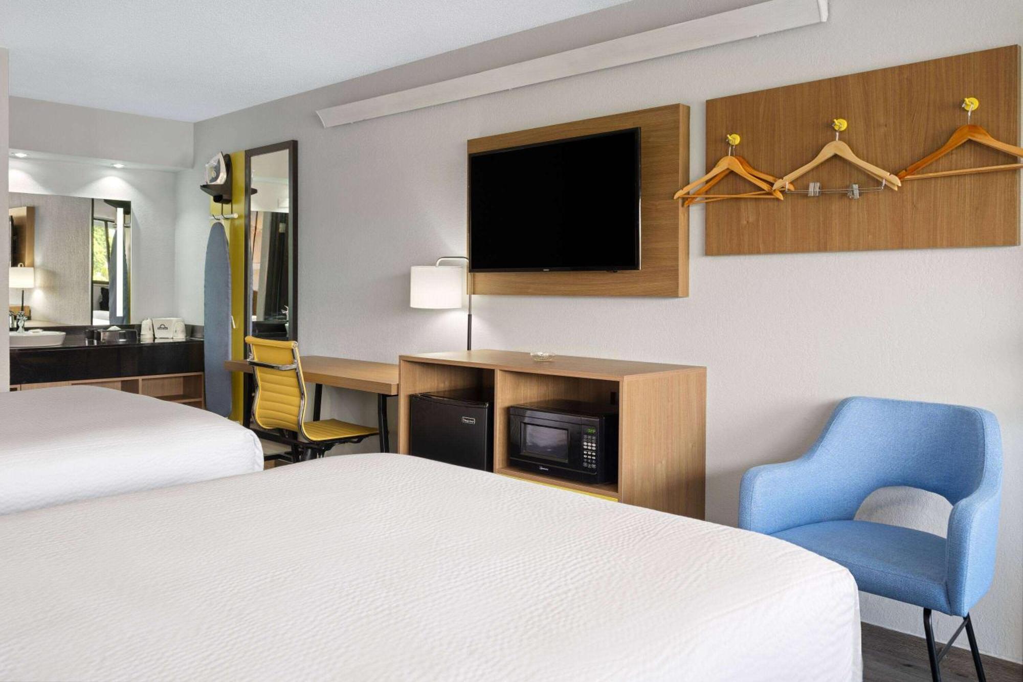Days Inn By Wyndham Columbus Worthington Dış mekan fotoğraf