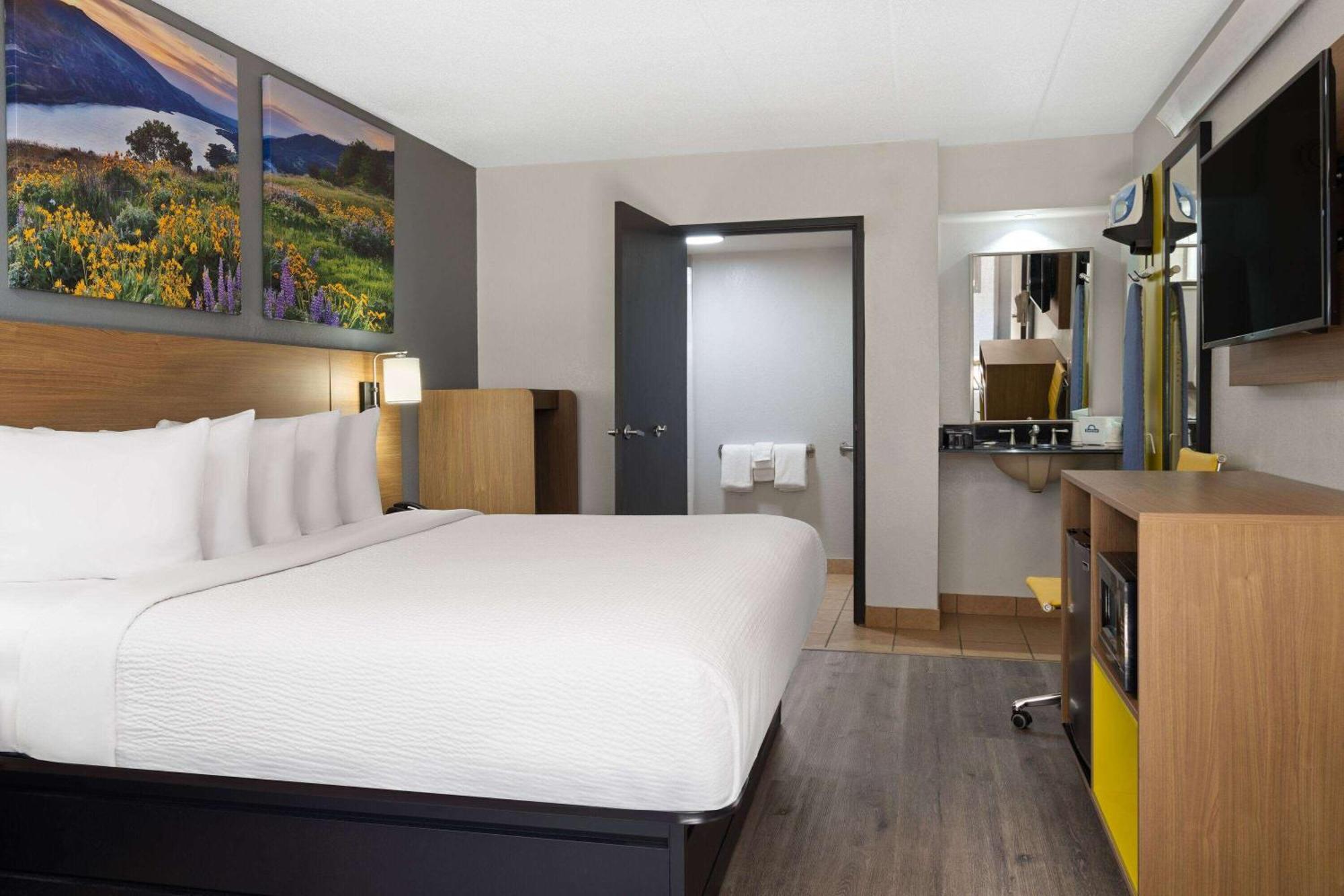 Days Inn By Wyndham Columbus Worthington Dış mekan fotoğraf